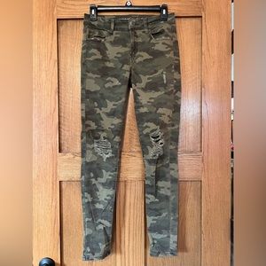 American Eagle Outfitters camo jeggings (size 4 regular)
